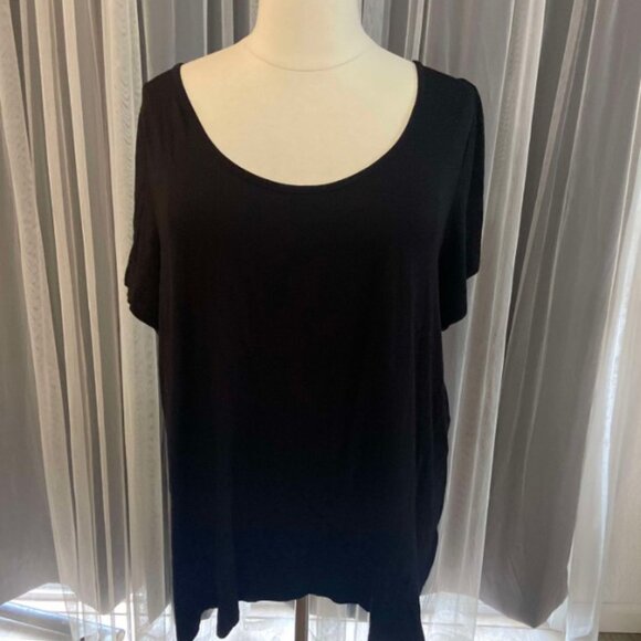 Torrid size 4 Super Soft Scoop Neck Swing Short Sleeve Tee- Black - Picture 6 of 8